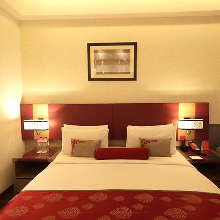 Hotel Ramada Plaza By Wyndham Lucknow Esterno foto