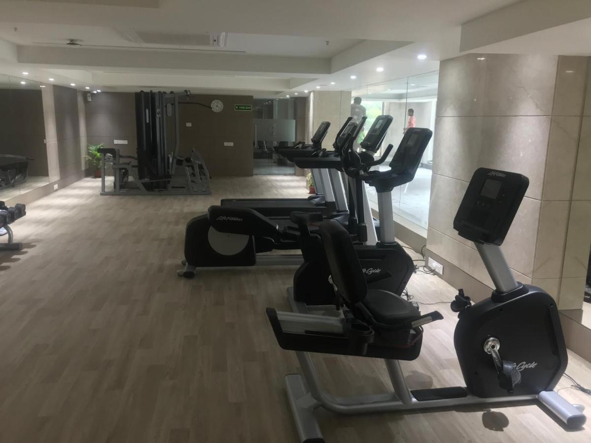 Hotel Ramada Plaza By Wyndham Lucknow Esterno foto