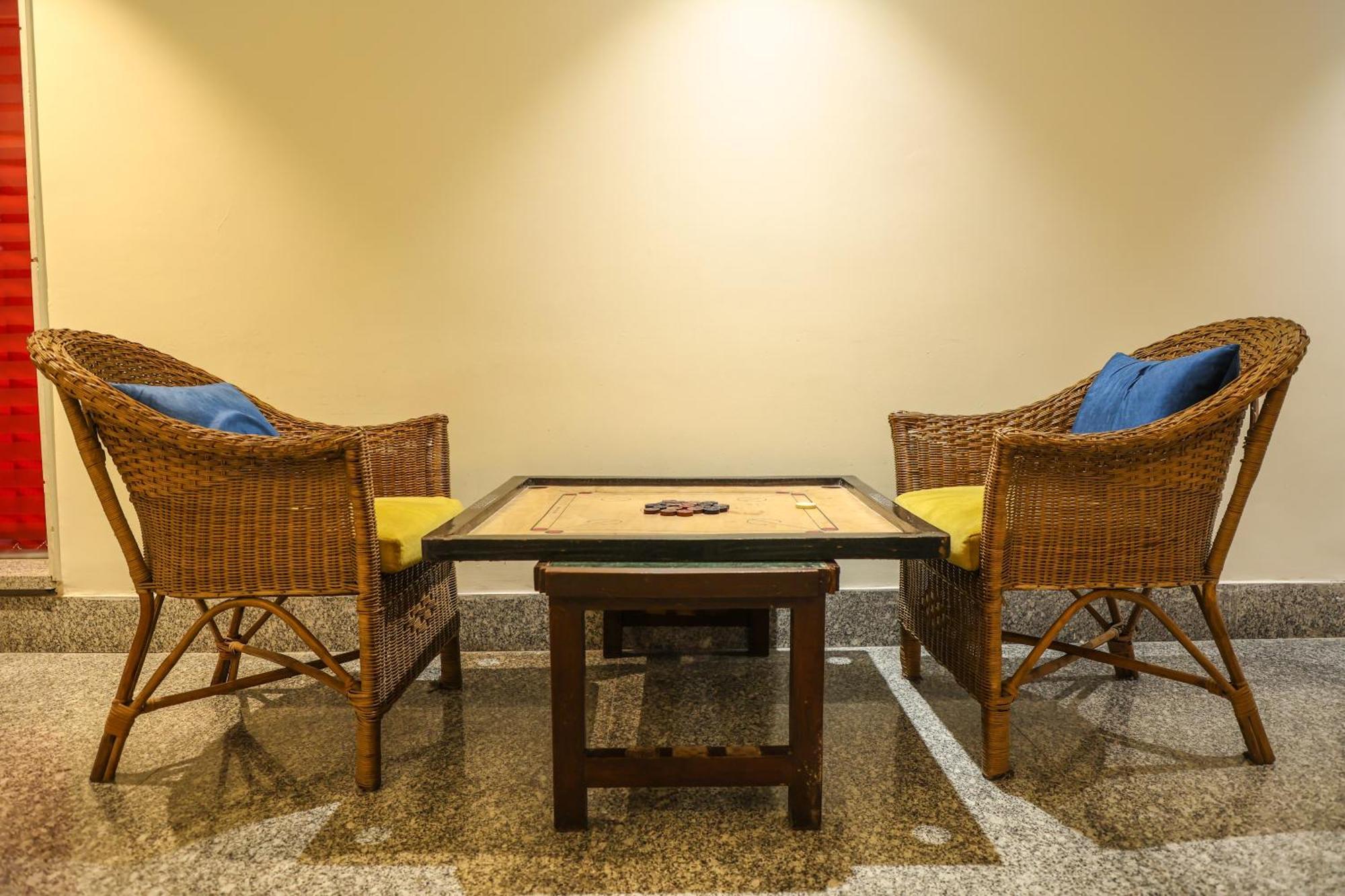 Hotel Ramada Plaza By Wyndham Lucknow Esterno foto