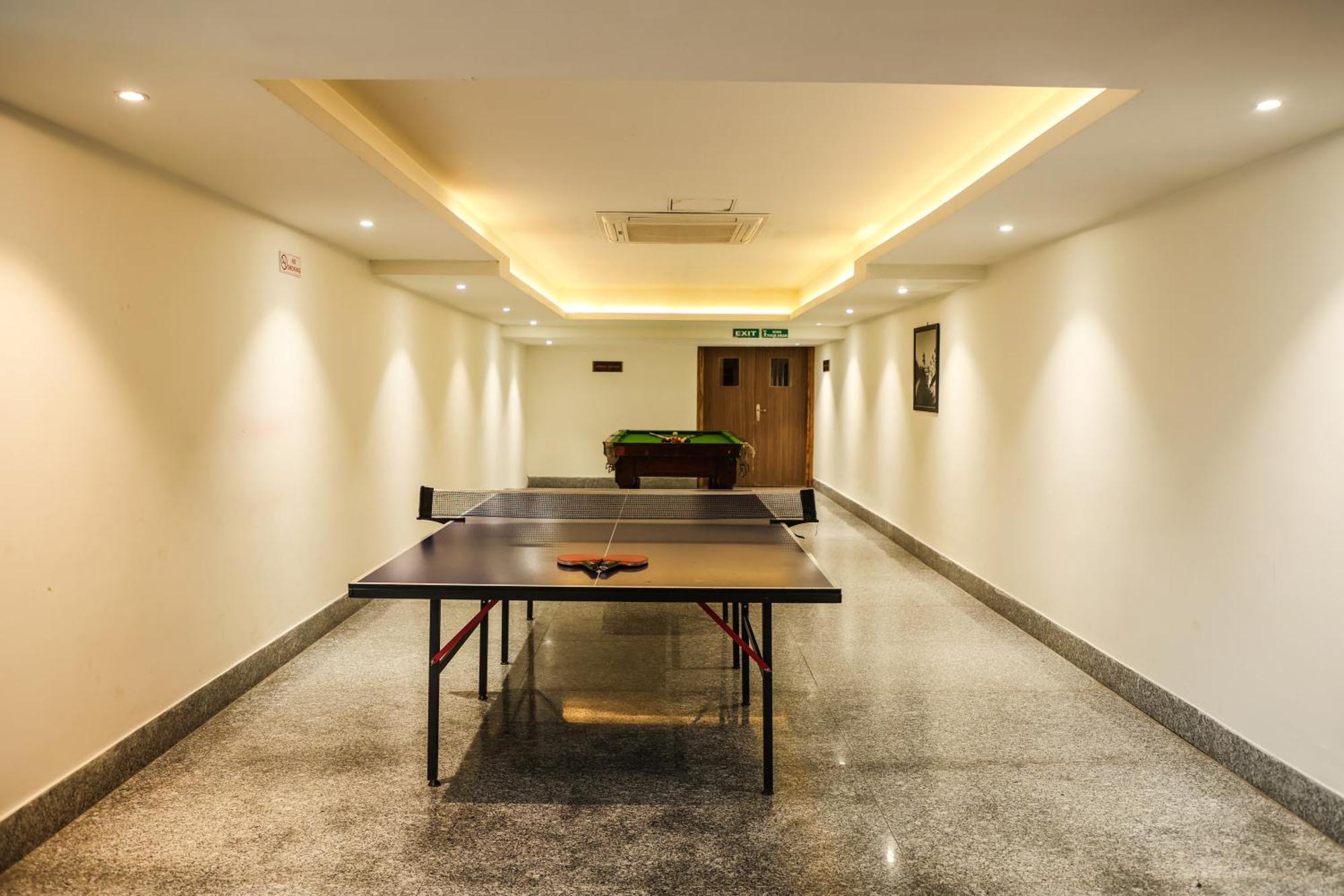 Hotel Ramada Plaza By Wyndham Lucknow Esterno foto