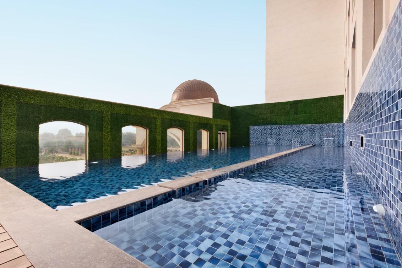 Hotel Ramada Plaza By Wyndham Lucknow Esterno foto