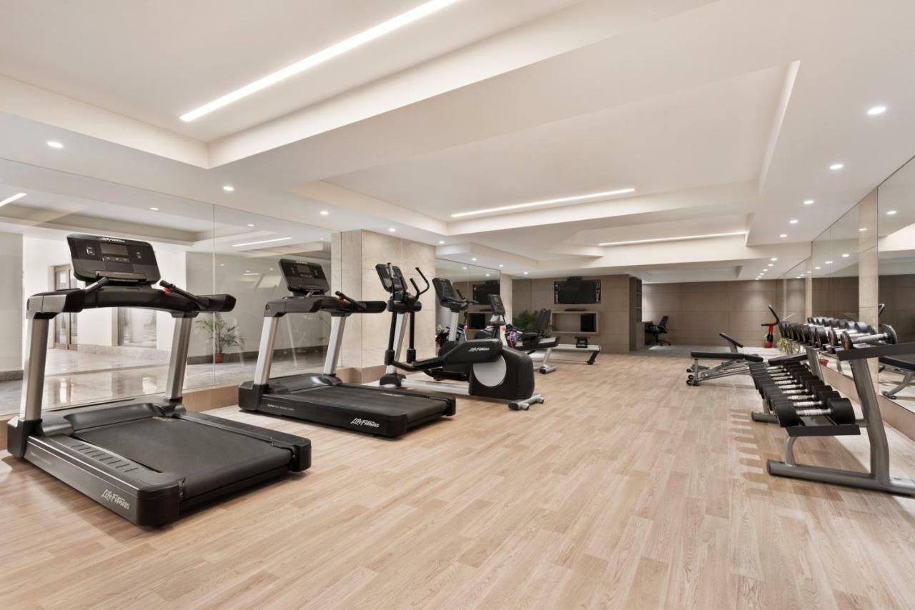 Hotel Ramada Plaza By Wyndham Lucknow Esterno foto