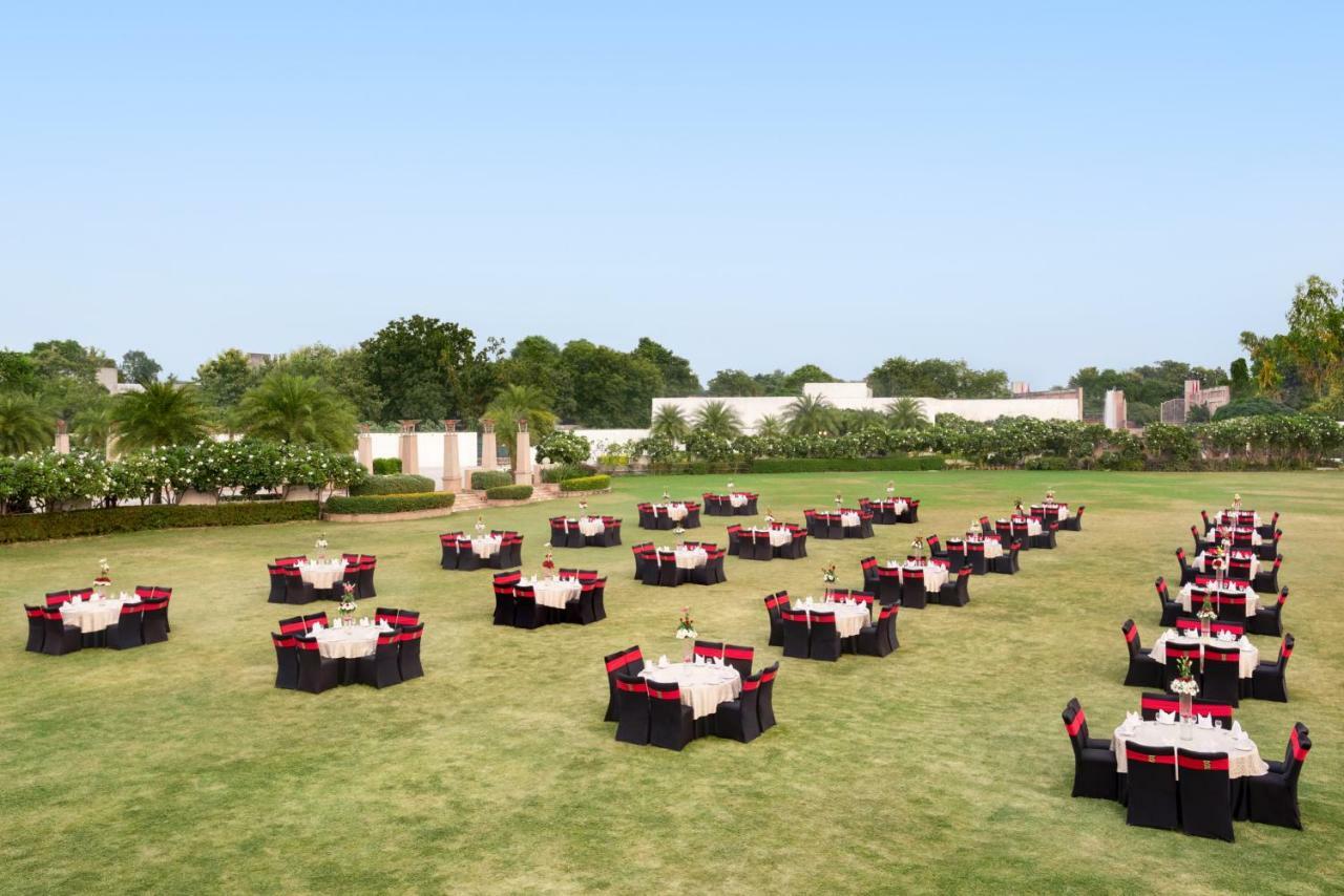 Hotel Ramada Plaza By Wyndham Lucknow Esterno foto